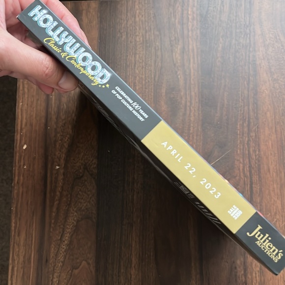 Julien’s Auctions Hollywood classic and contemporary Legends. April 2023 - Picture 3 of 5